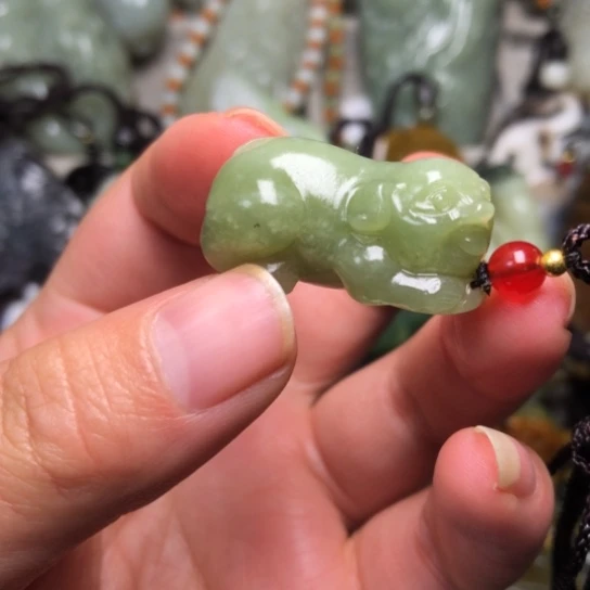 和田玉未镶嵌把件