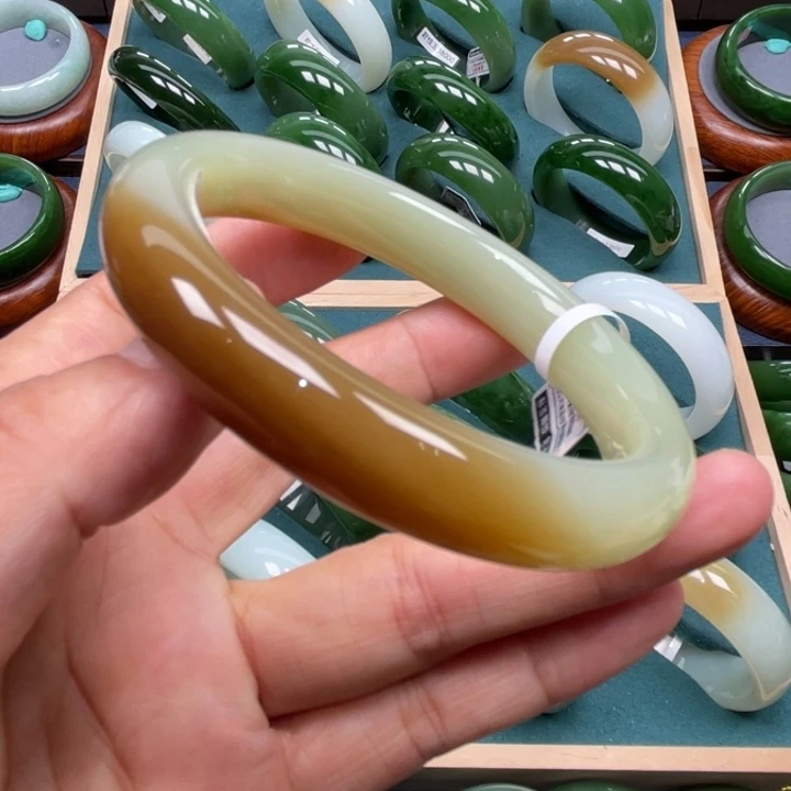 未镶嵌手镯和田玉