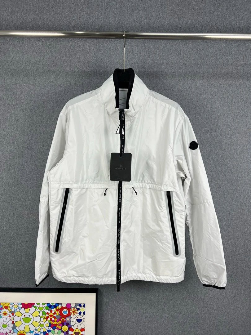 全新未使用 MONCLER 新款LOGO冲锋衣外套 4码 全新带吊牌 A11878