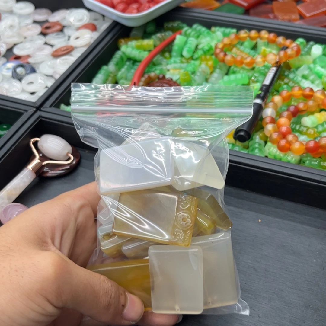 玉***儿玛瑙/玉髓合金颈饰
