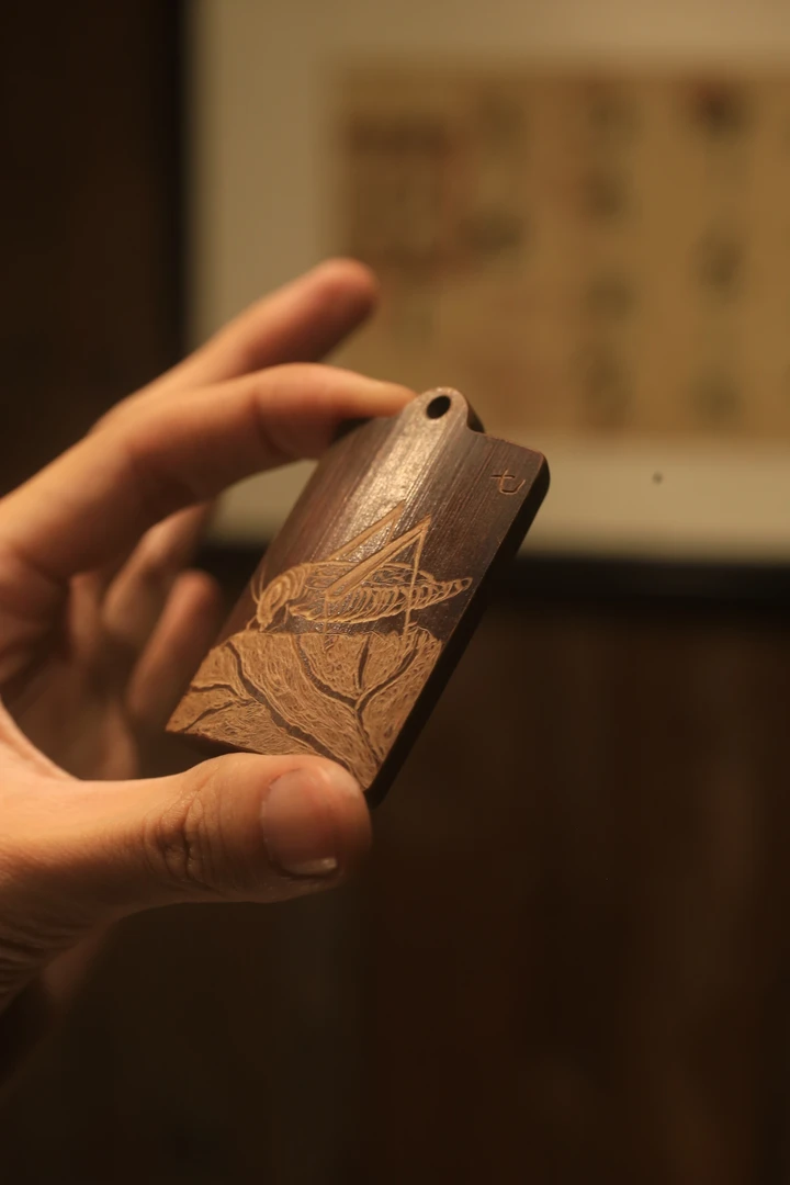 [竹野.礼]手把件 蚂蚱  手把件件烟熏老竹手雕 竹雕阴刻