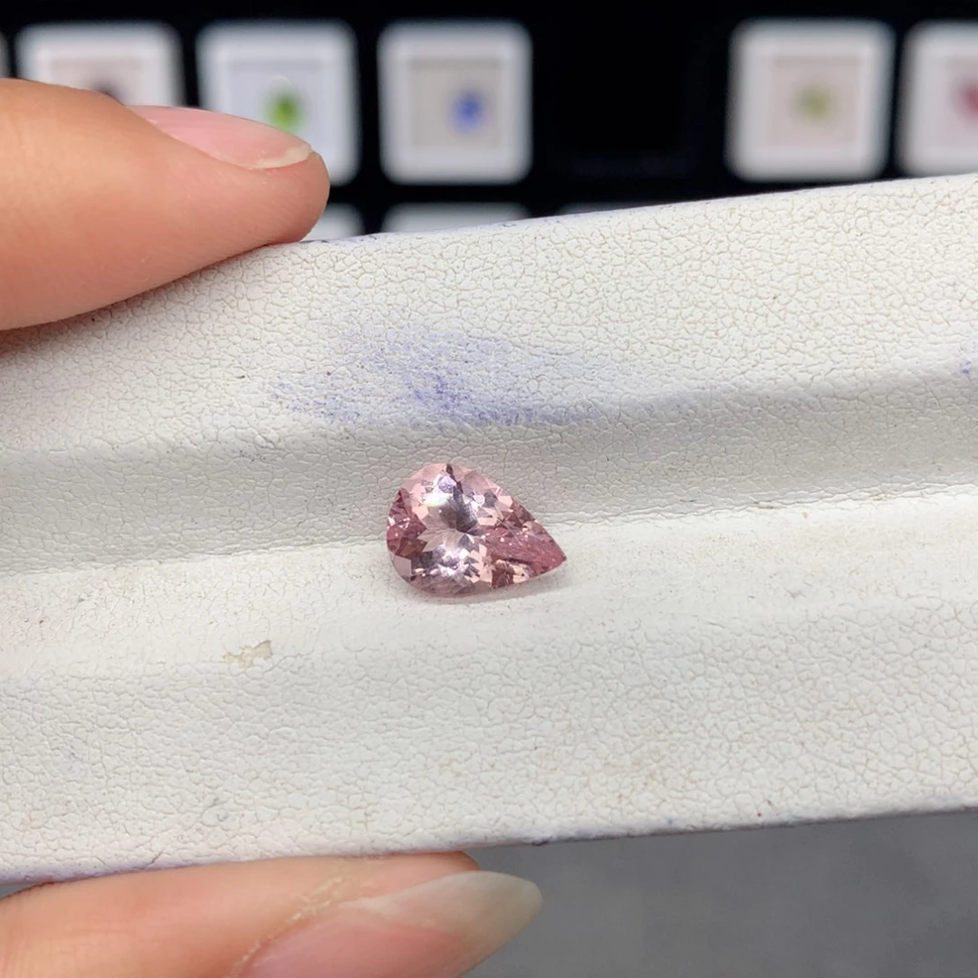 未镶嵌裸石绿柱石（摩根石）1.88克拉