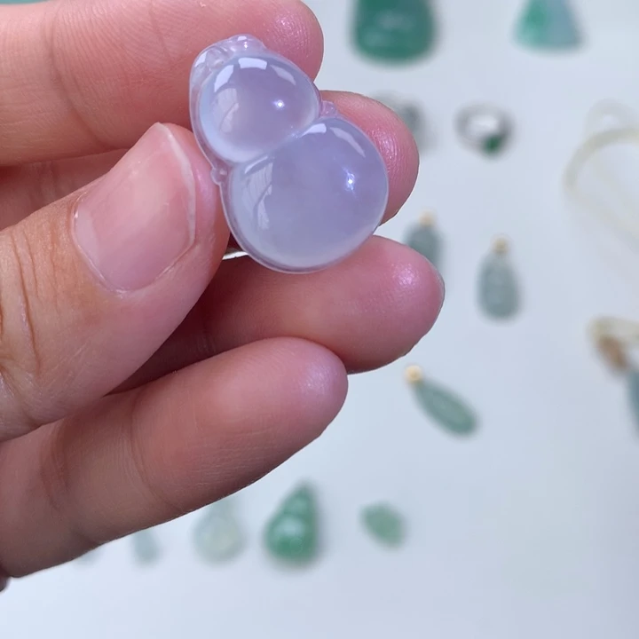 翡翠未镶嵌颈饰葫芦