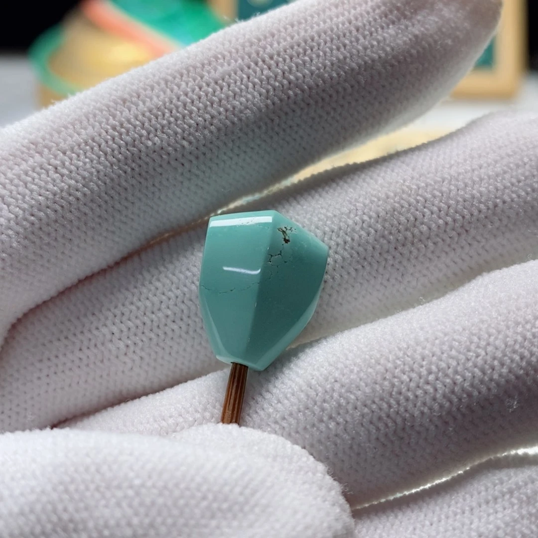 绿松石颈饰未镶嵌