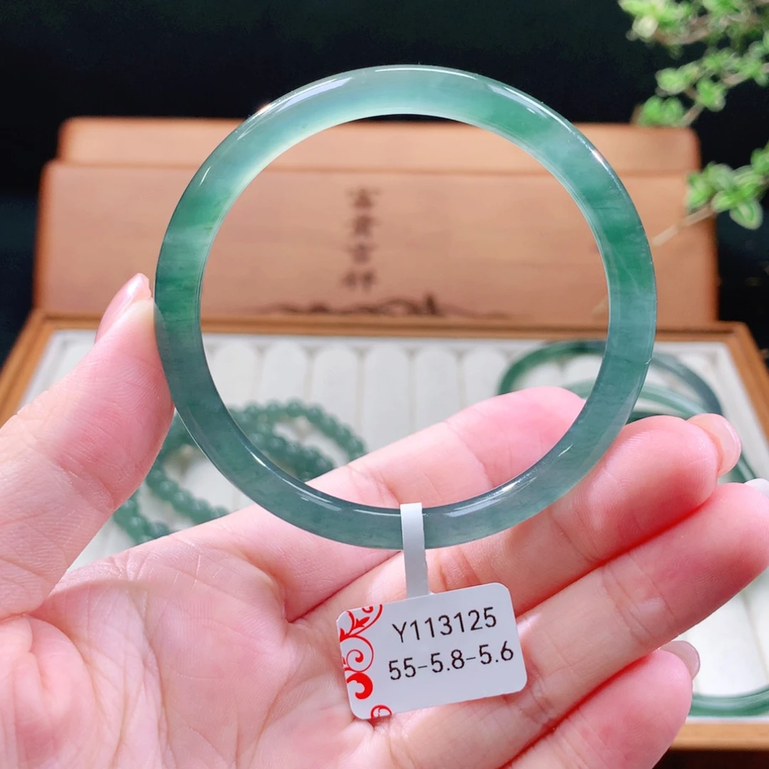 翡翠手镯（圆镯）未镶嵌