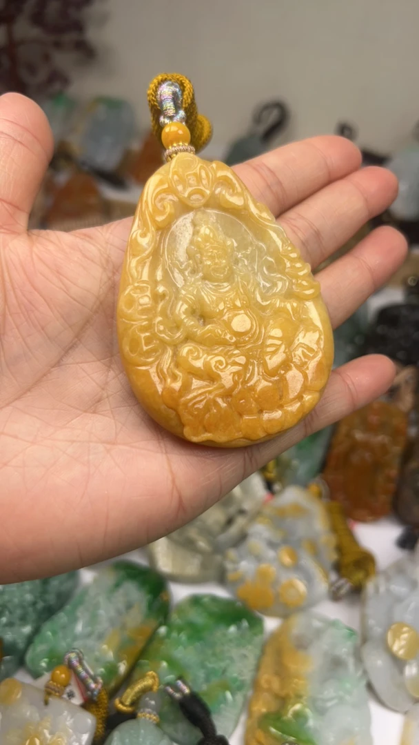缅甸天然正品翡翠黄加绿五路财神吊坠