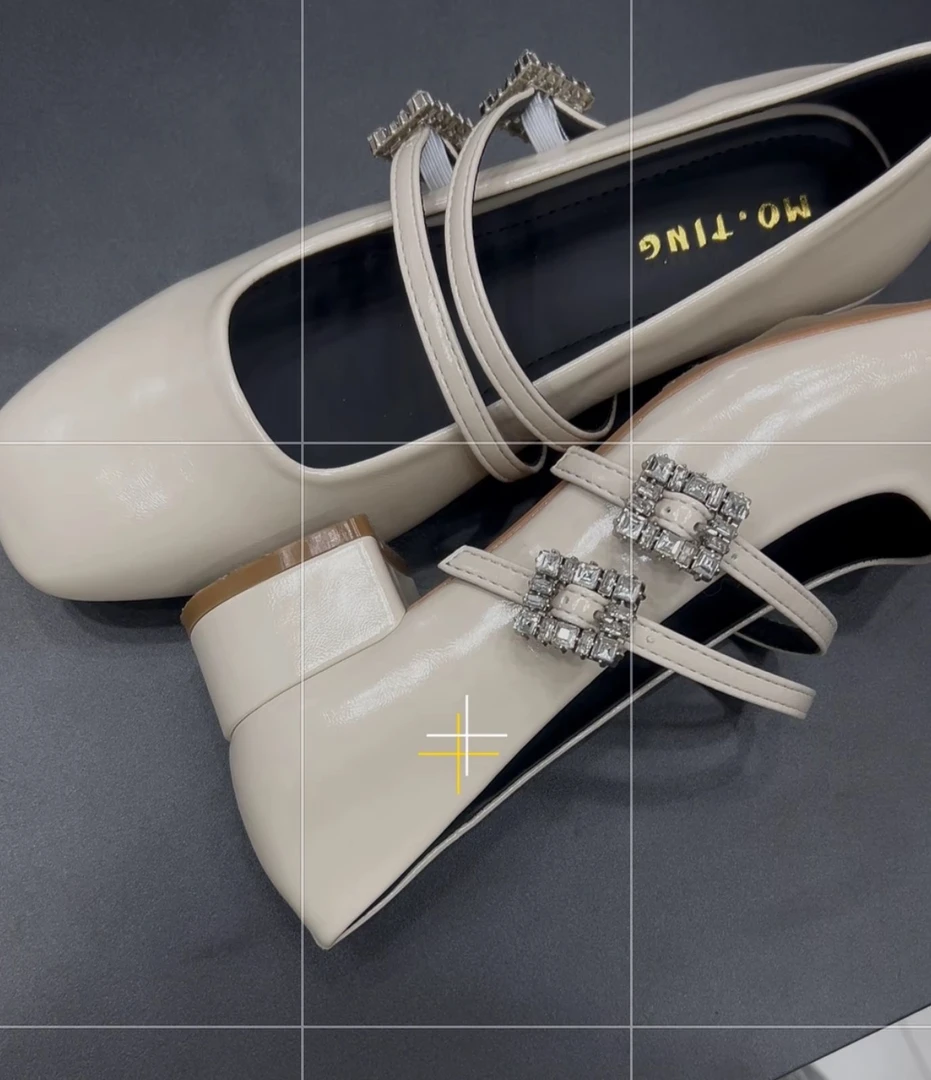 【清仓断码】新款加宽加胖浅口粗跟一字式扣带钻扣时尚大码女皮鞋