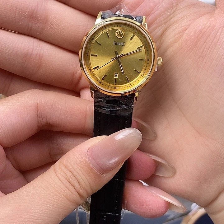 小牛皮锻造碳石英机芯女款黄金腕表30mm