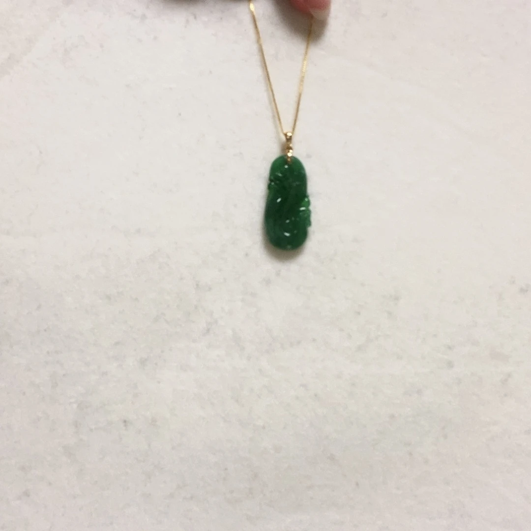 翡翠颈饰18K金镶嵌简单