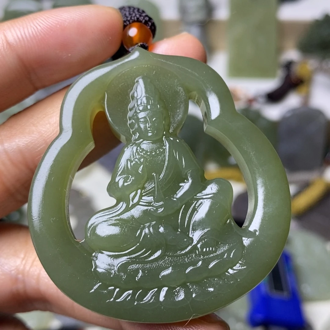 和田玉未镶嵌颈饰小***哥