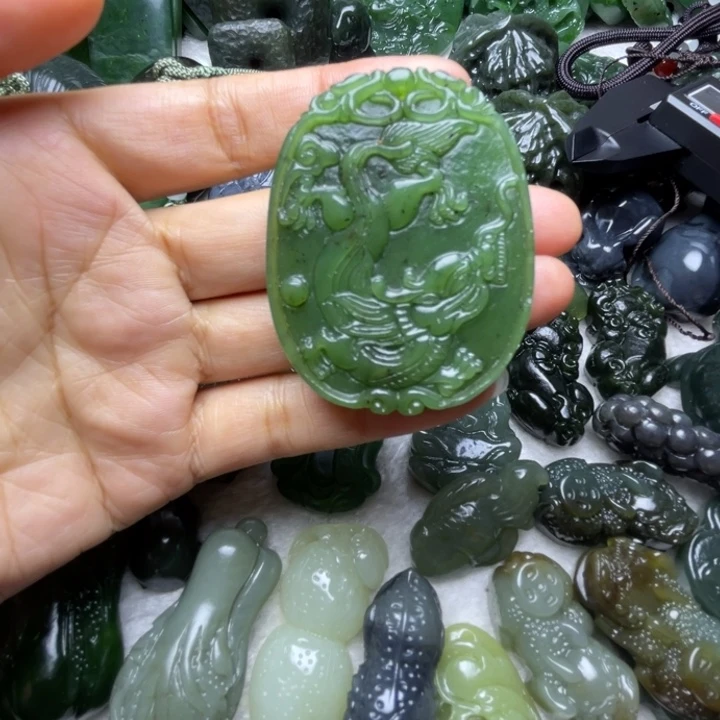 和田玉未镶嵌颈饰