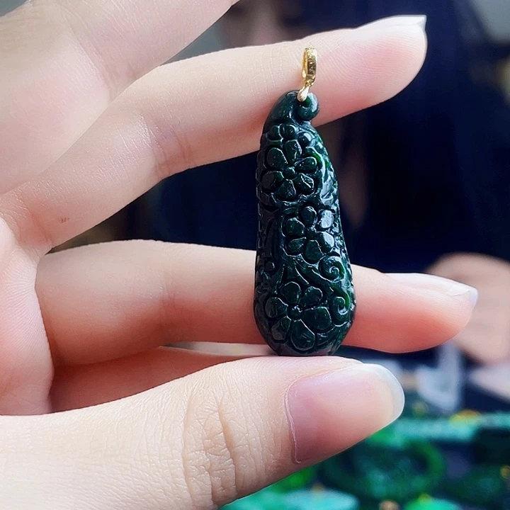 翡翠18K金镶嵌颈饰多样性