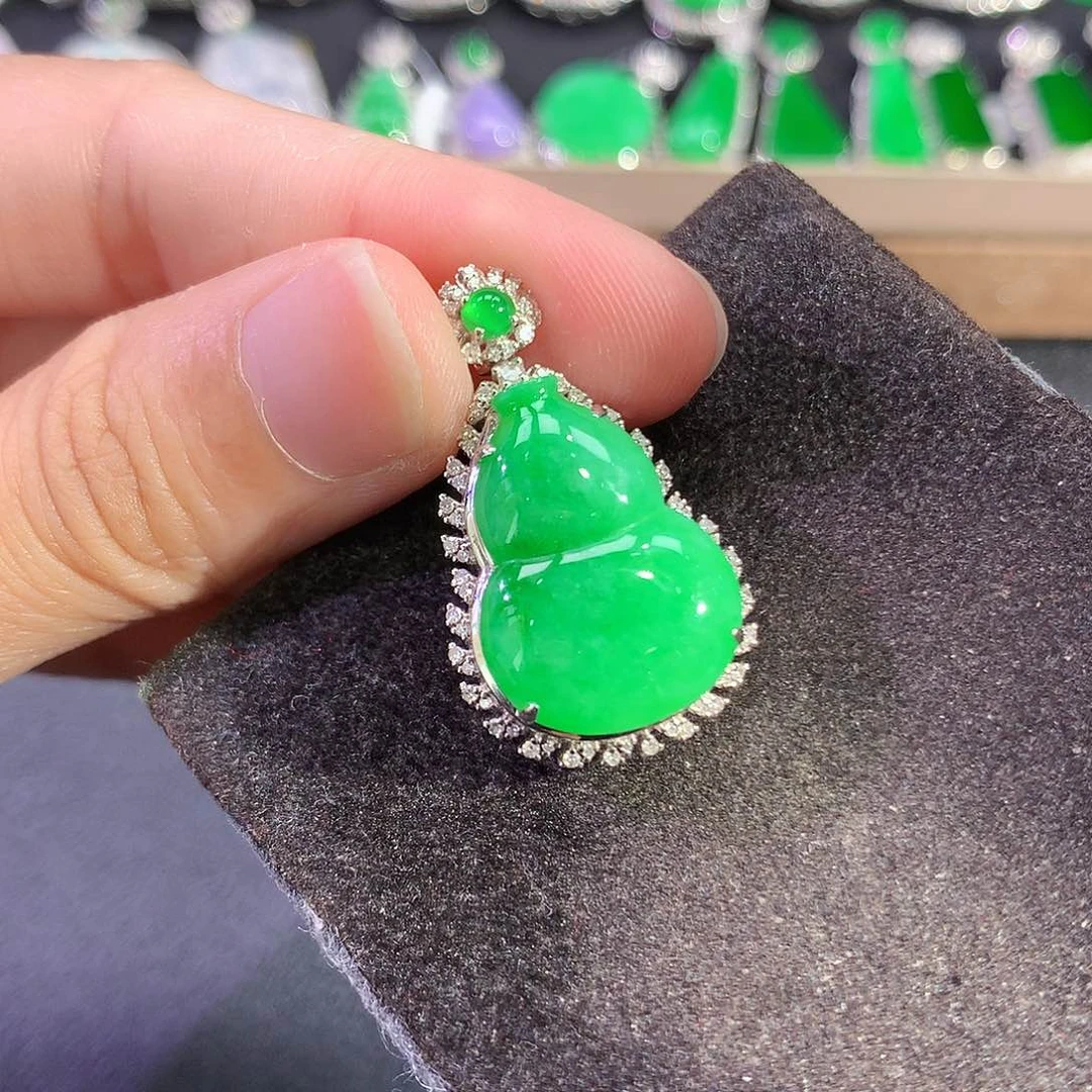 翡翠18K金镶嵌吊坠(赠链)