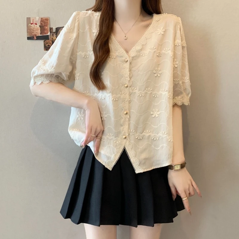 大码女装遮肚子蕾丝拼接V领短袖衬衫女夏季胖MM显瘦遮肉别致上衣