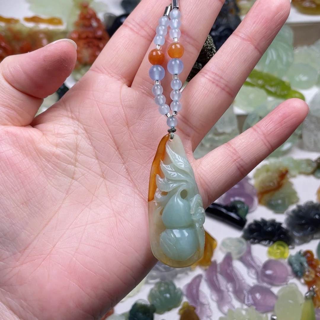 蛇纹石玉未镶嵌颈饰