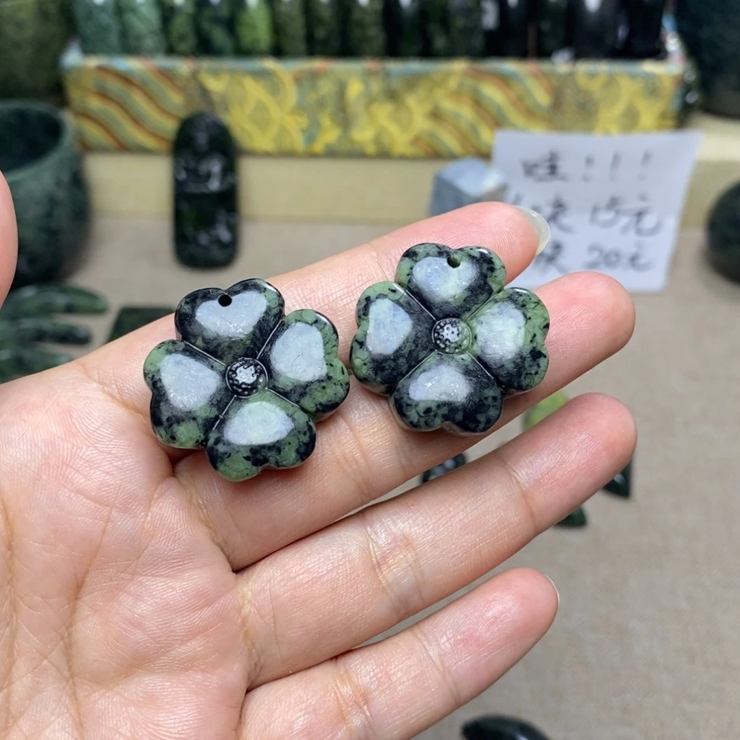 蛇纹石玉未镶嵌四叶草