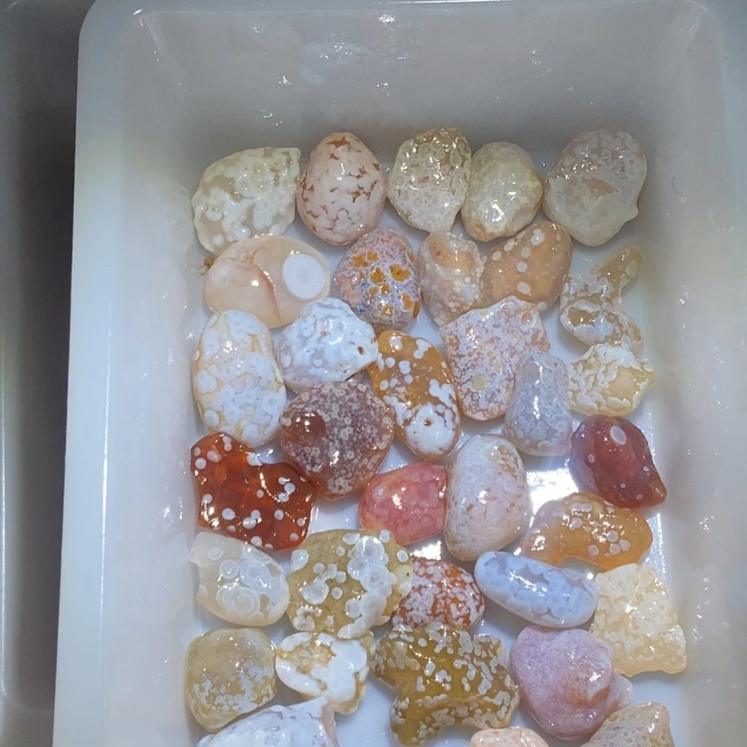 阿拉善花点的吊坠