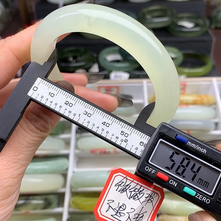蛇纹石玉手镯未镶嵌696