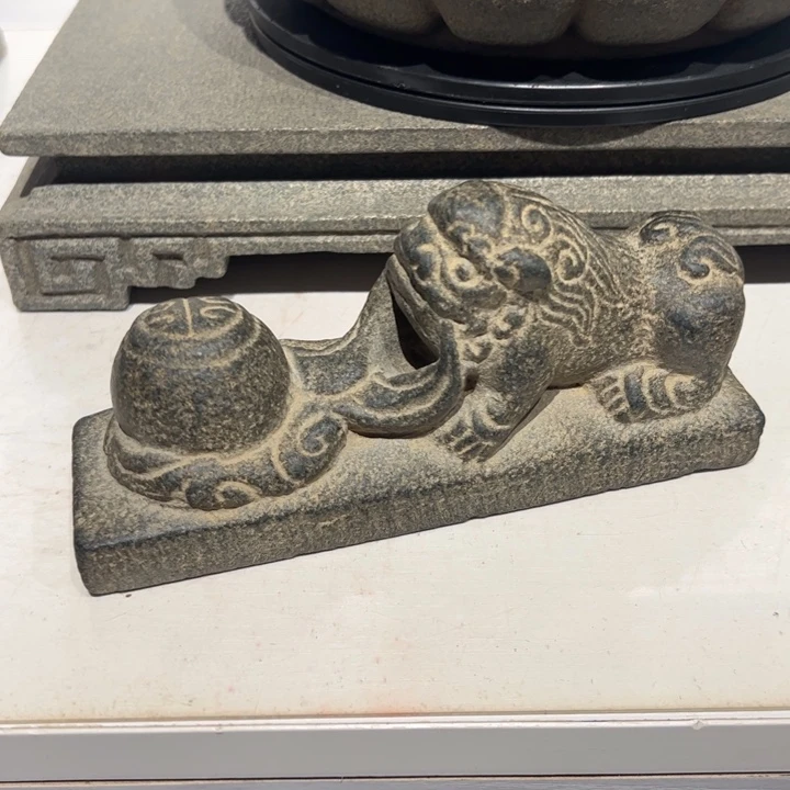 弘***家石材单狮戏珠青石