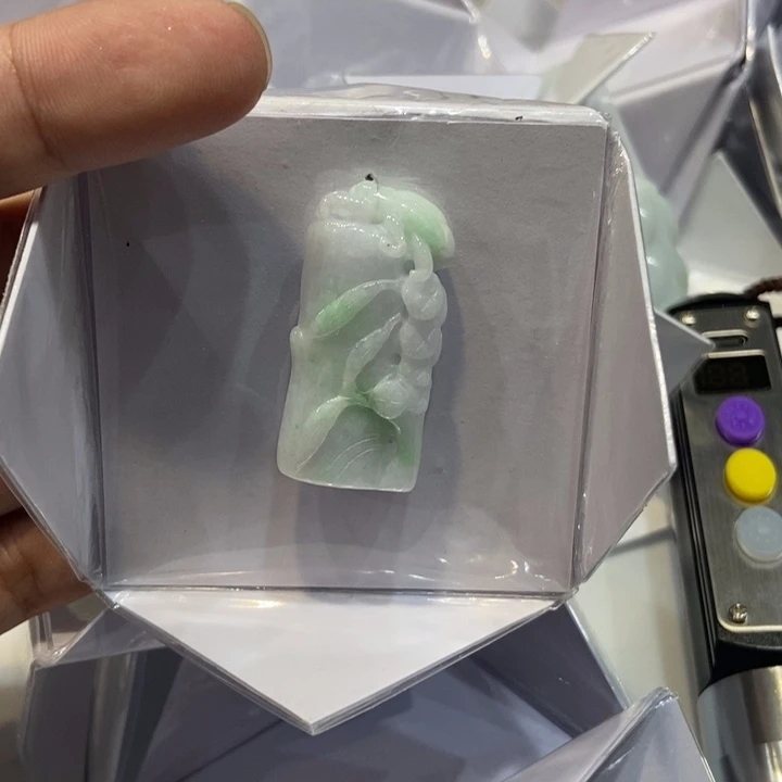 翡翠未镶嵌挂件挂件