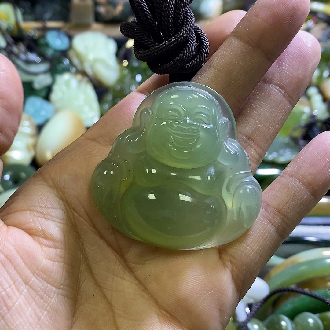 岫玉未镶嵌颈饰一个