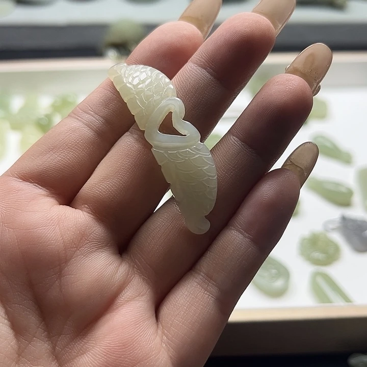 虎***婷颈饰未镶嵌和田玉