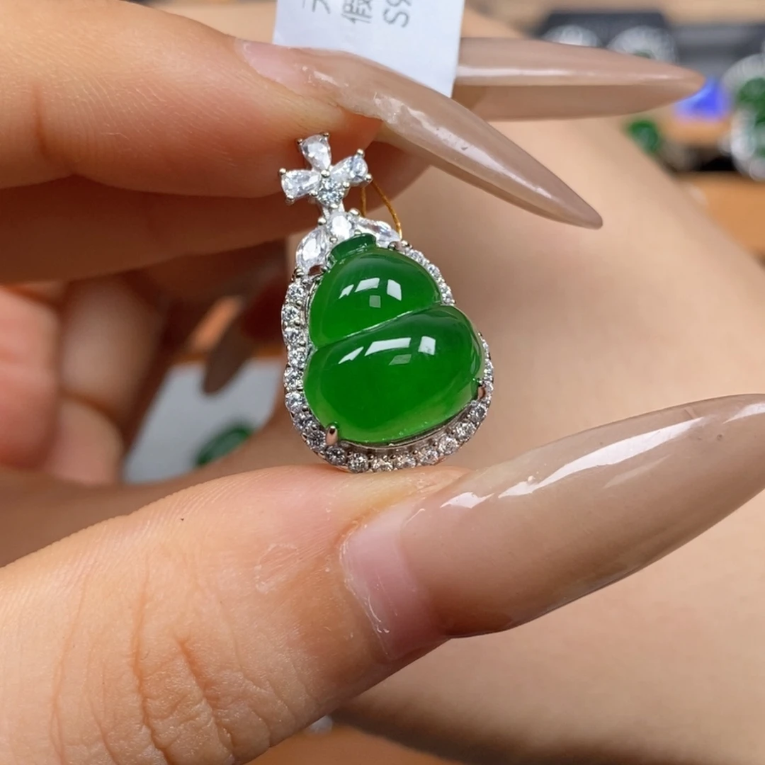 买***人翡翠银S925镶嵌颈饰葫芦