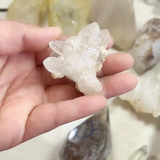 天然水晶原石未镶嵌水晶逛**悠