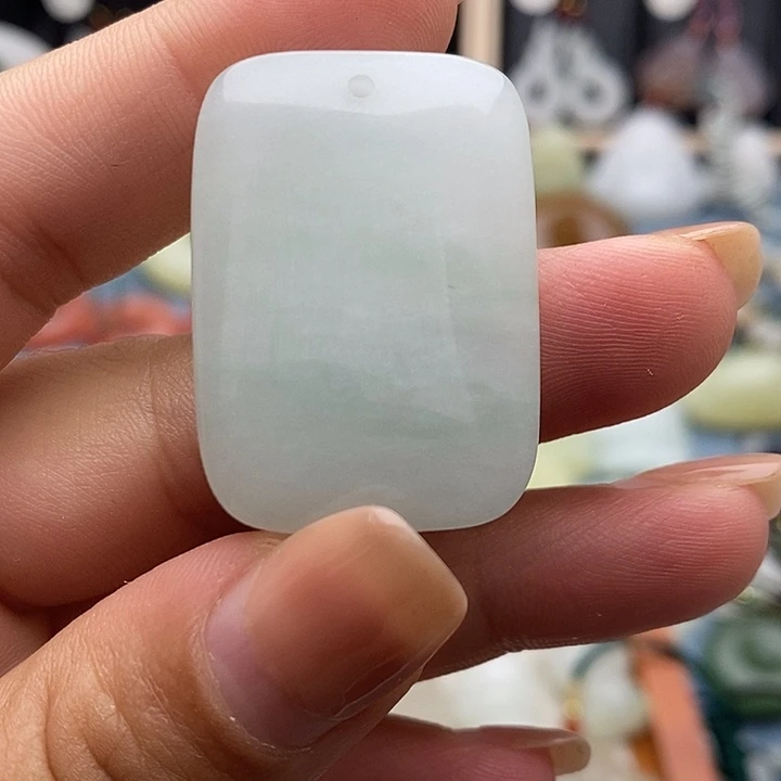 翡翠未镶嵌颈饰晨*白