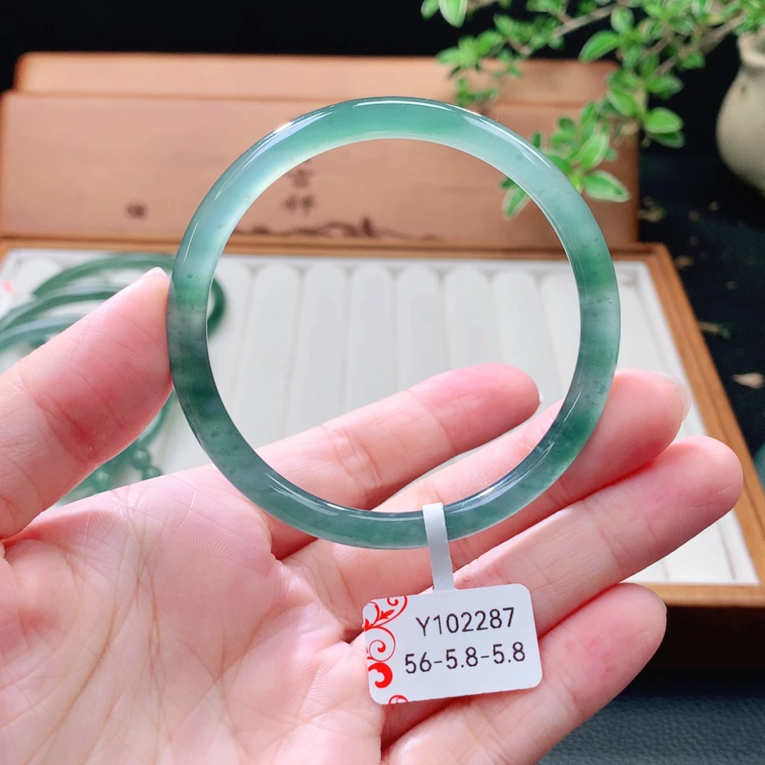 翡翠未镶嵌手镯（圆镯）