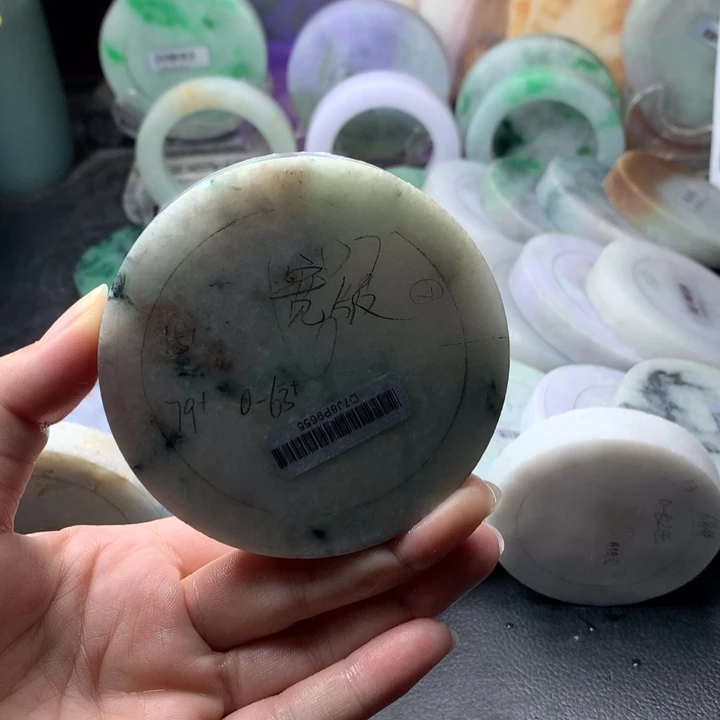 定制翡翠未镶嵌手镯