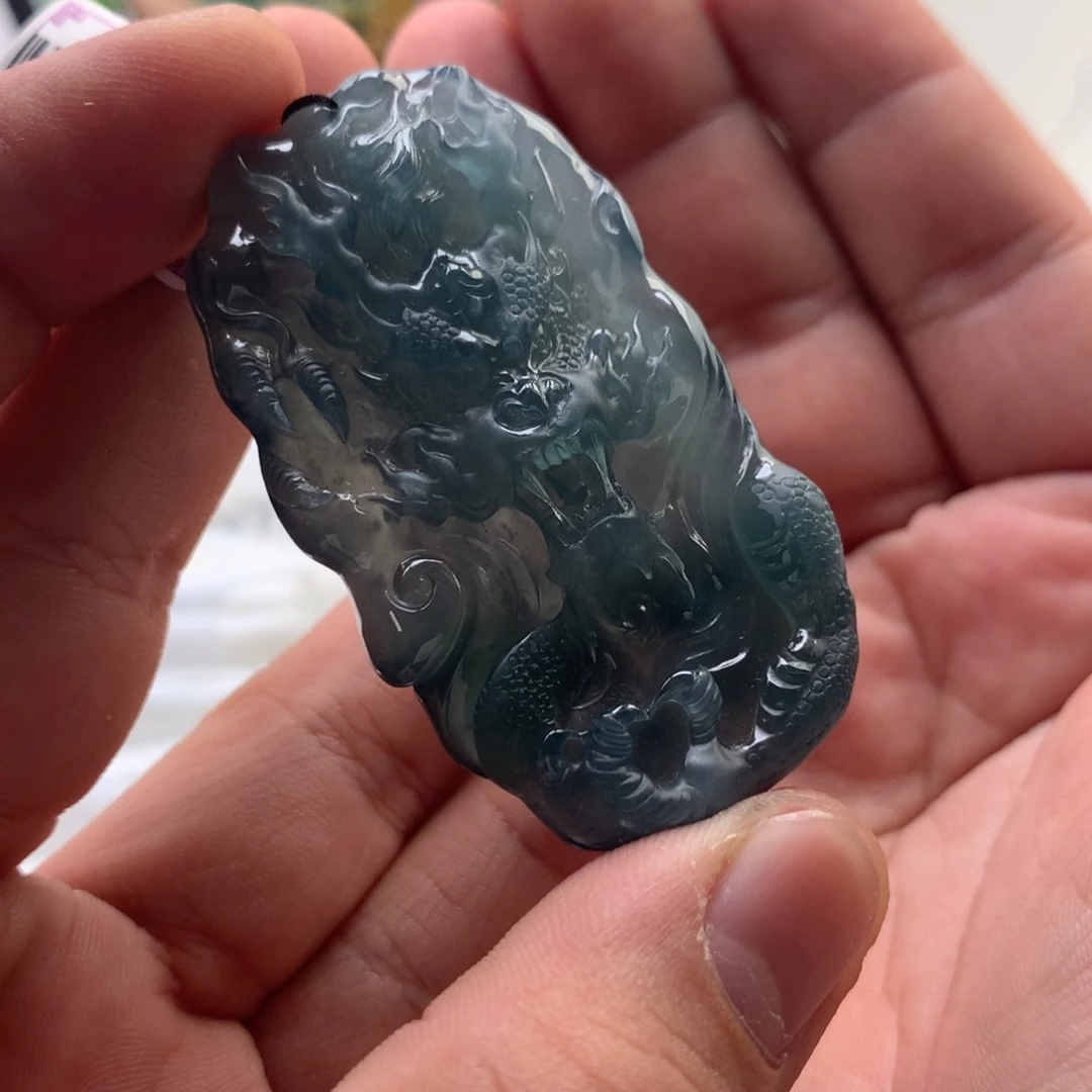 颈饰未镶嵌翡翠龙牌