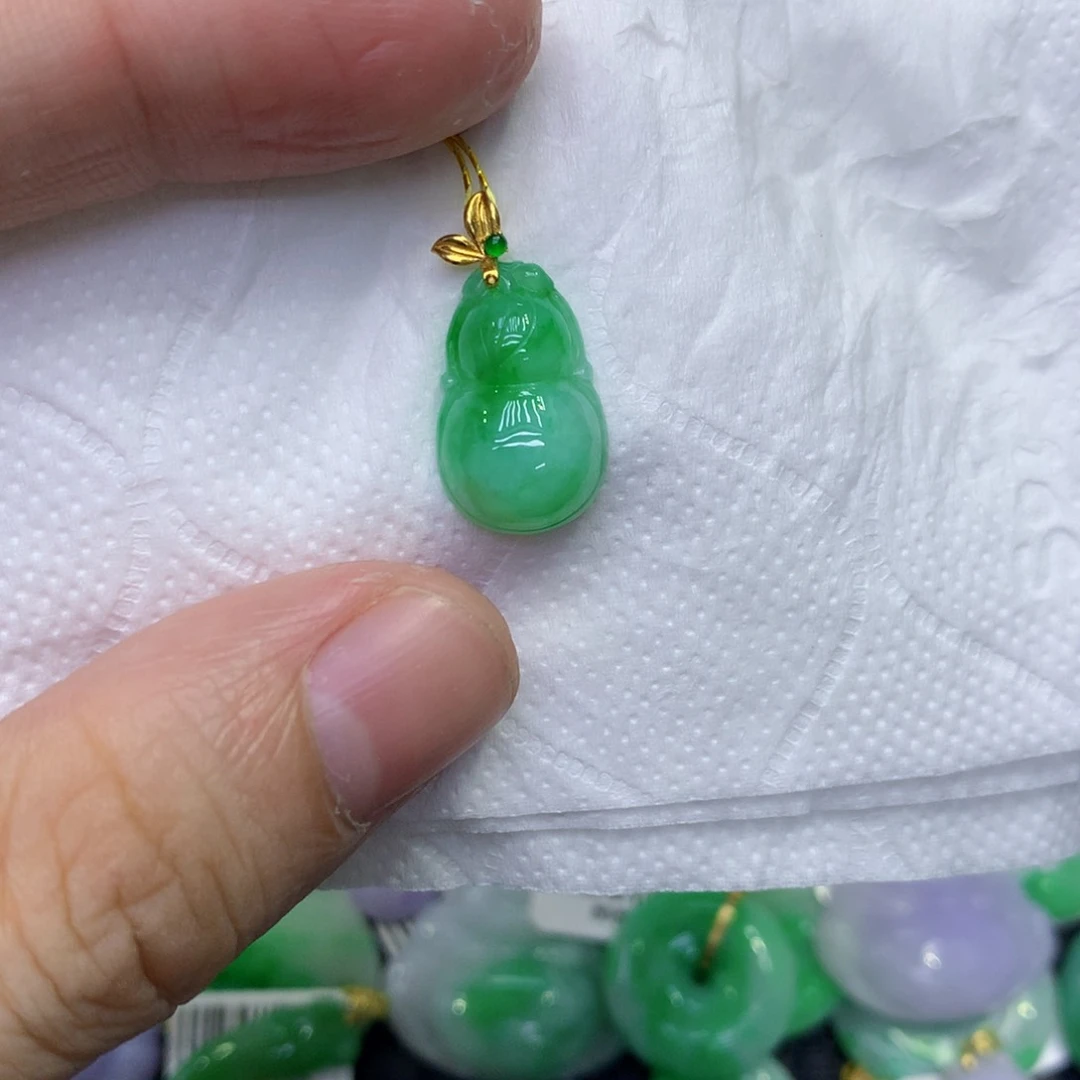 颈饰18K金镶嵌翡翠