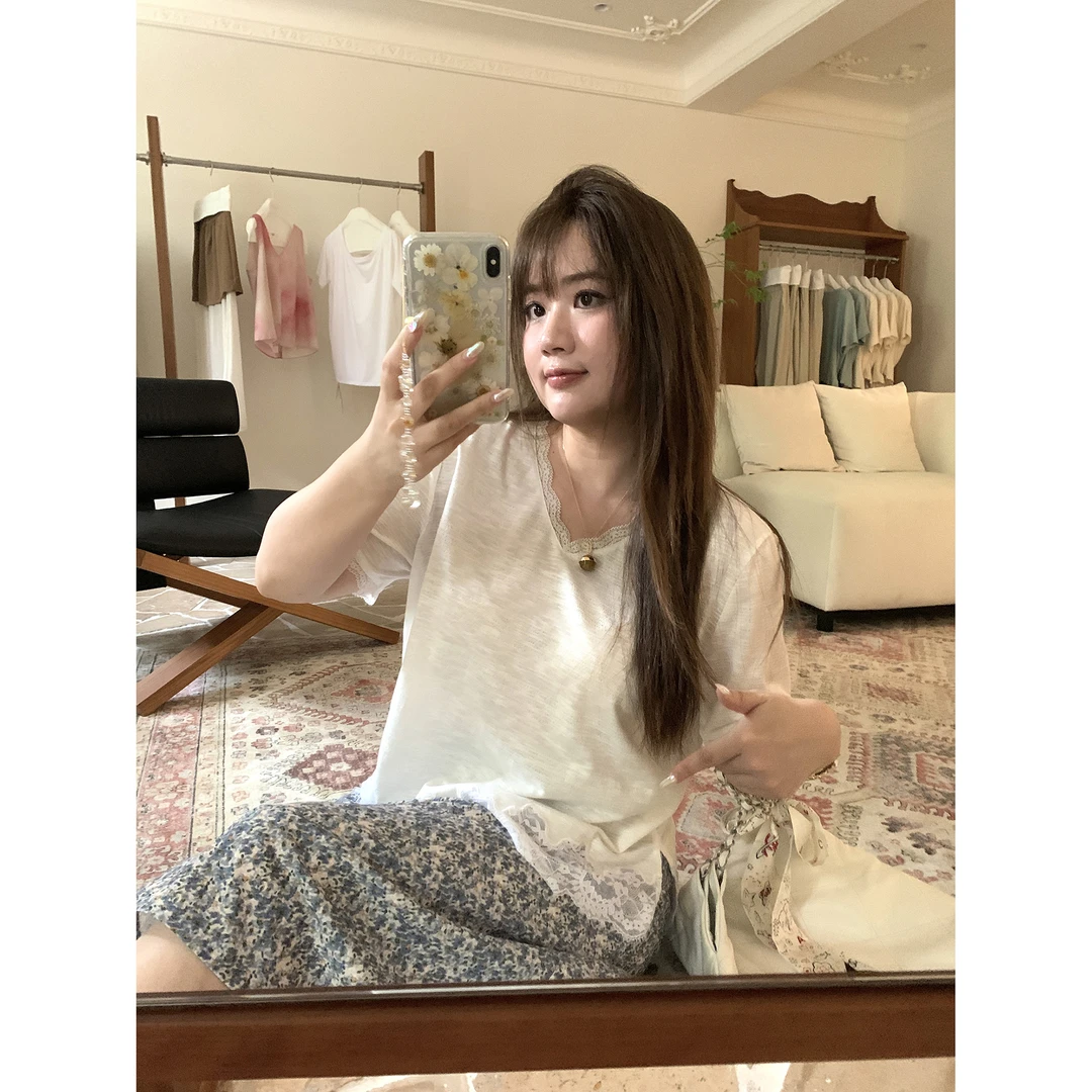 脚趾筋温柔秋日  V领蕾丝T