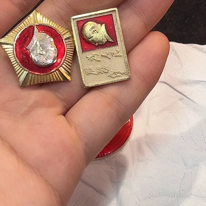 用***安像章以后会越来越像章