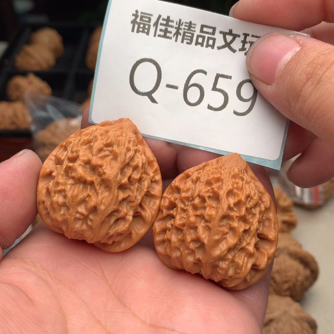 文玩核桃把件36金牛……..