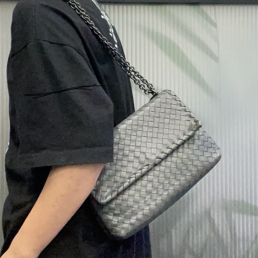 95新 BOTTEGA VENETA/葆蝶家 【龙】12 0440 灰色奥林匹亚单肩包