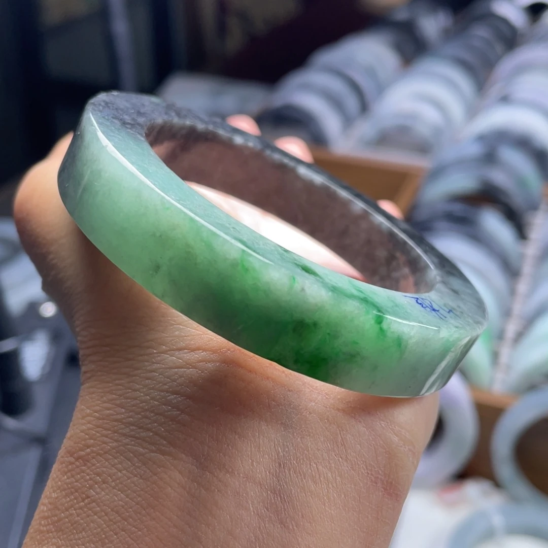 定制翡翠未镶嵌翡翠手镯