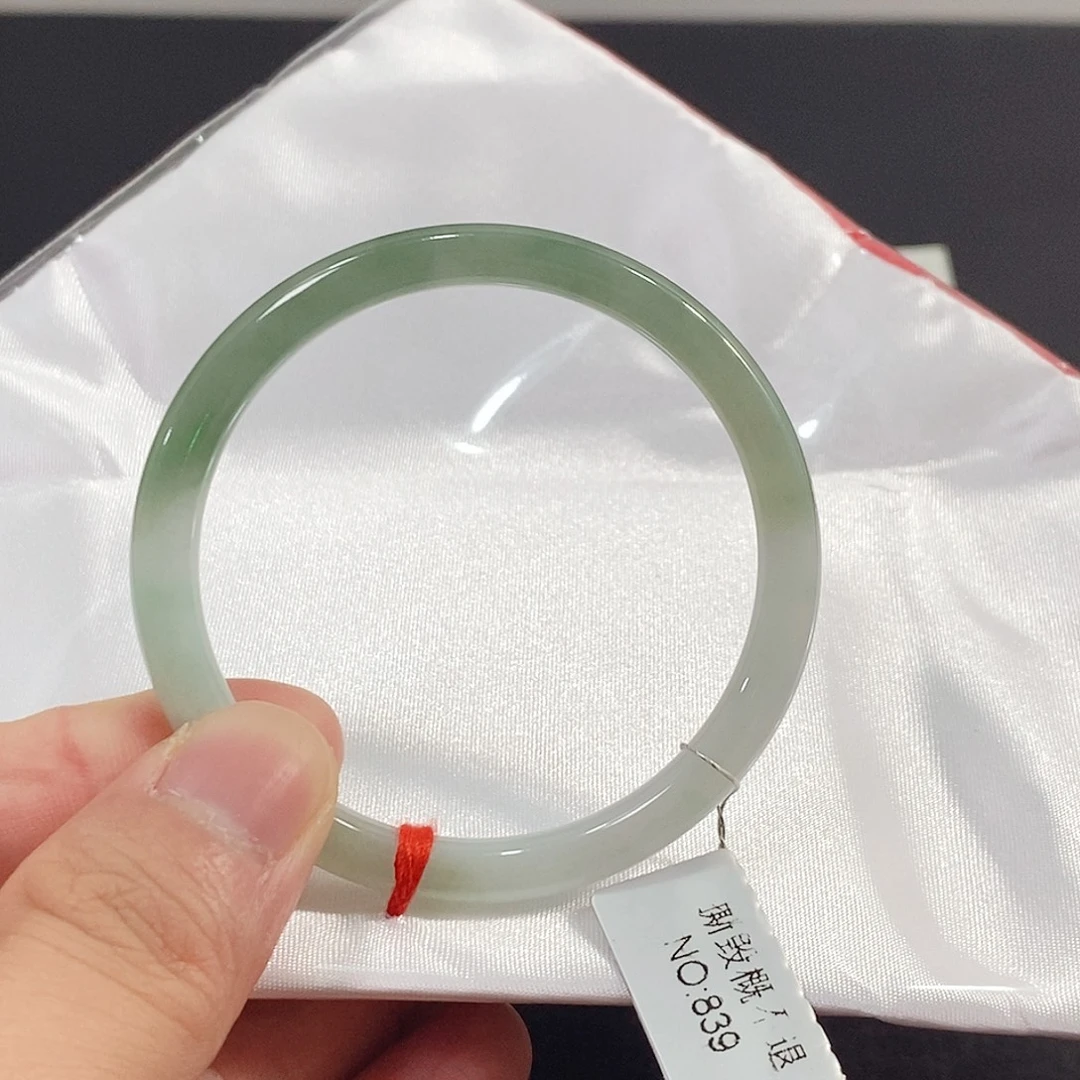 翡翠未镶嵌手镯手镯