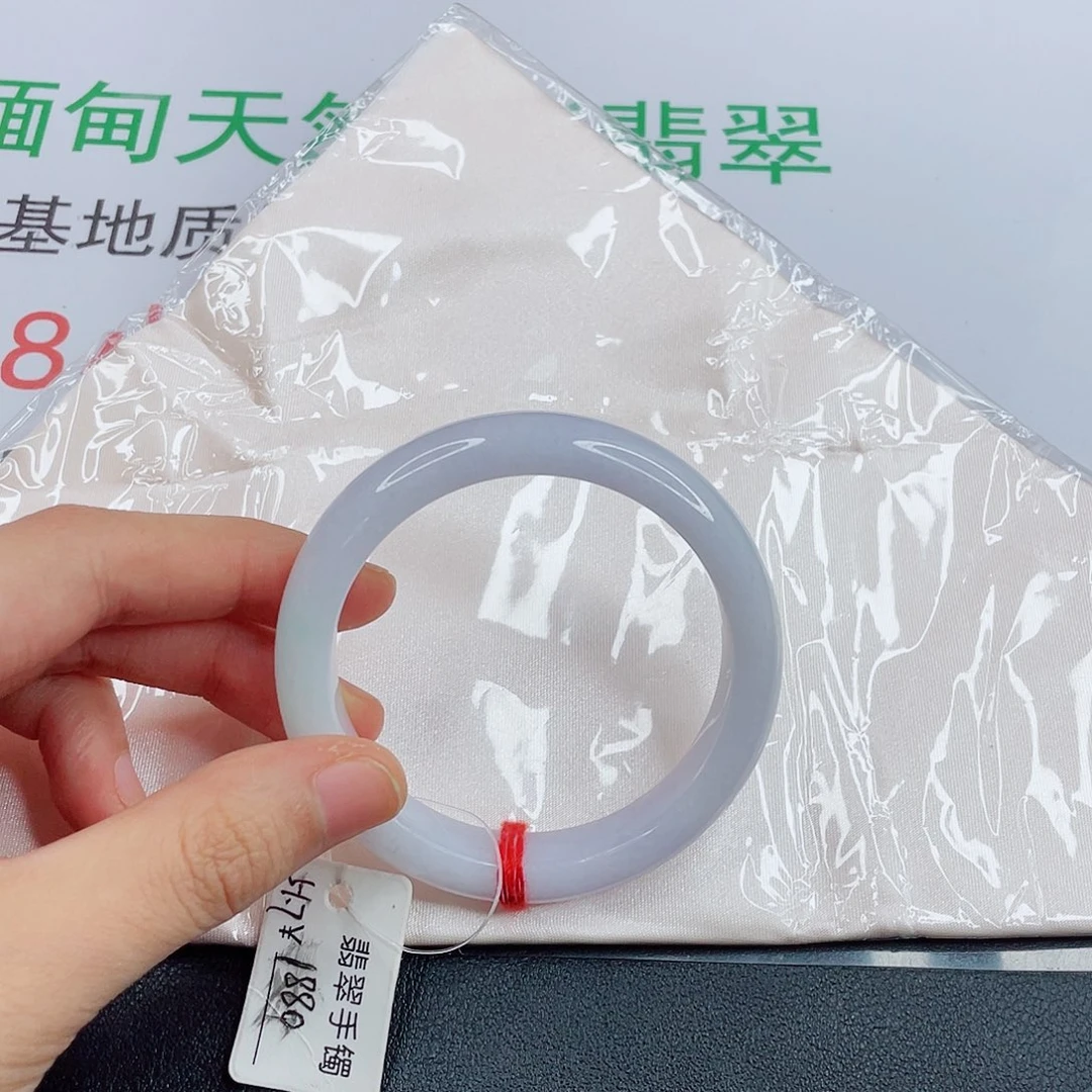 翡翠手镯未镶嵌沁*?