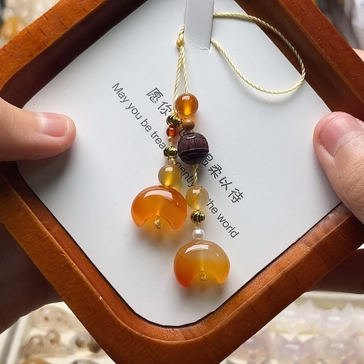 玛瑙/玉髓未镶嵌玛瑙月亮挂饰