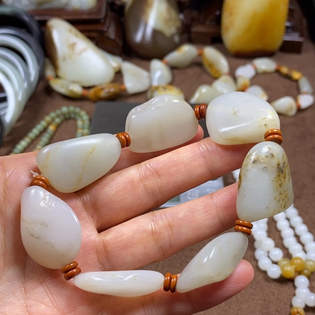 和田玉未镶嵌把件