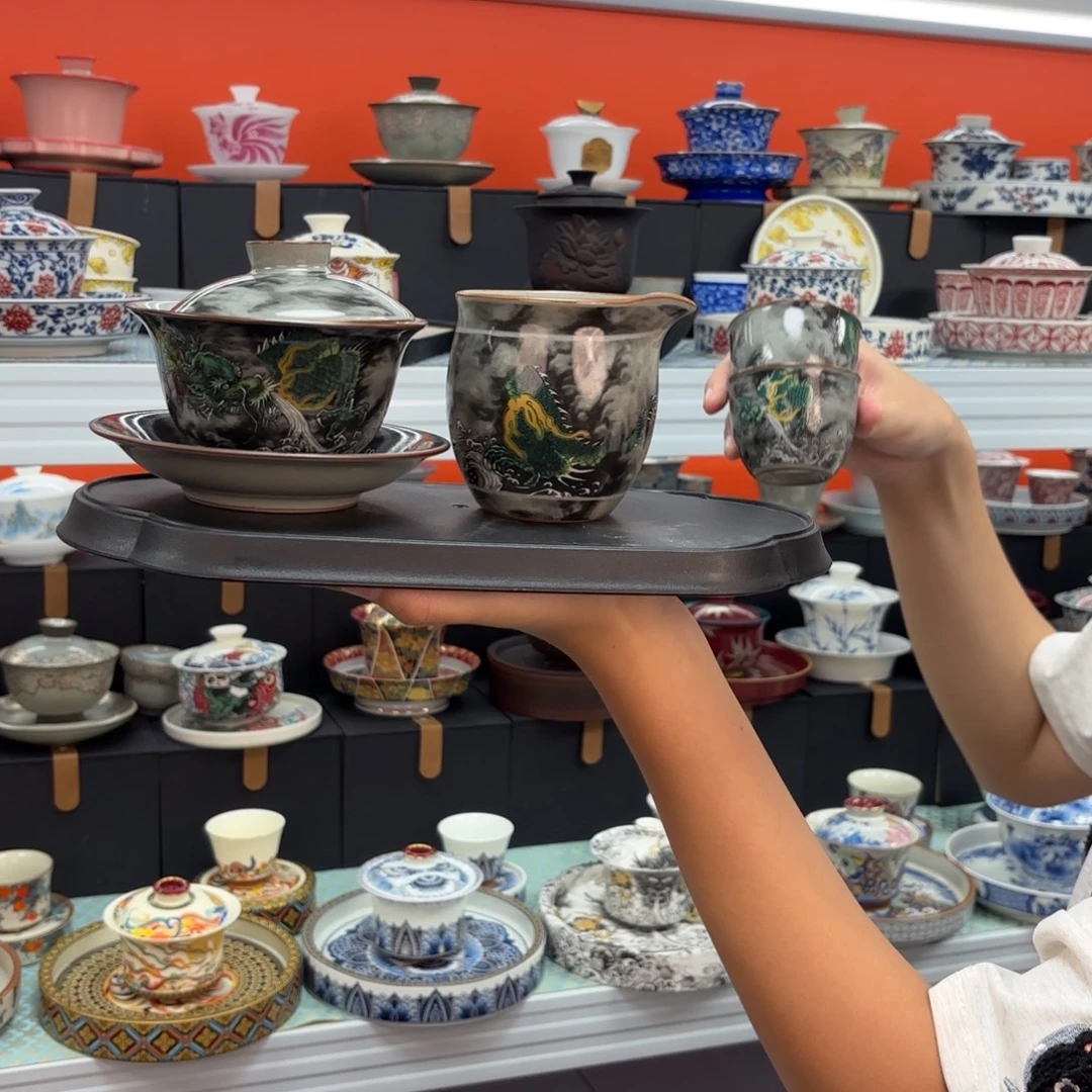 茶具是指由两块金属做成