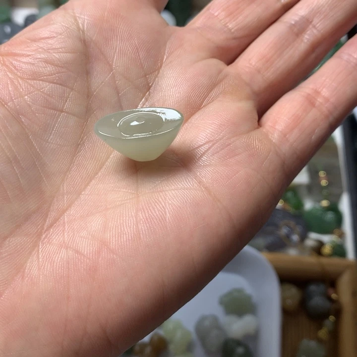 和田玉（糖玉）未镶嵌珠宝奇石