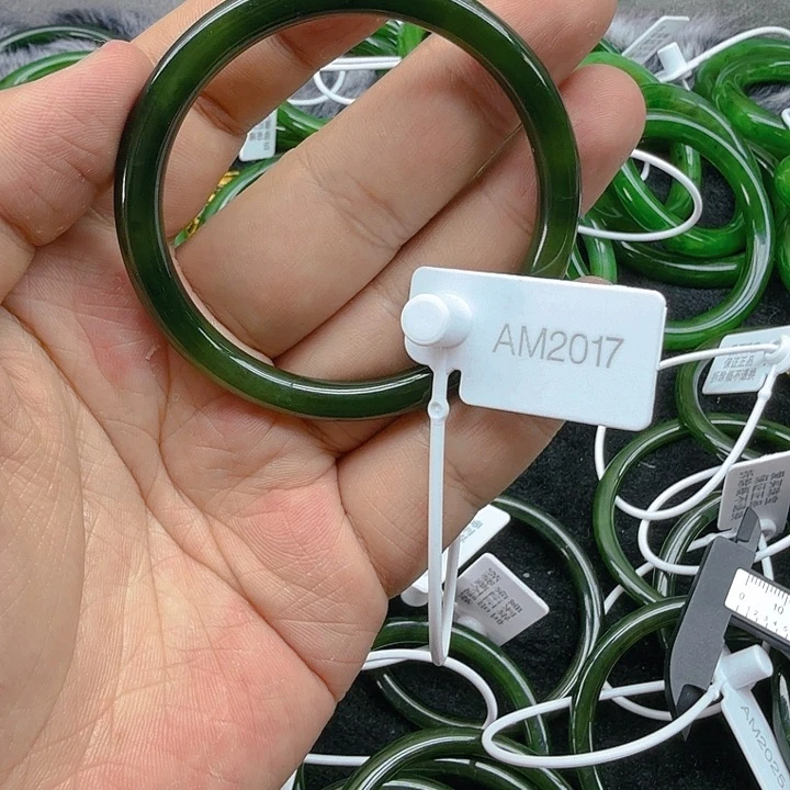 和田玉（碧玉）手镯未镶嵌55