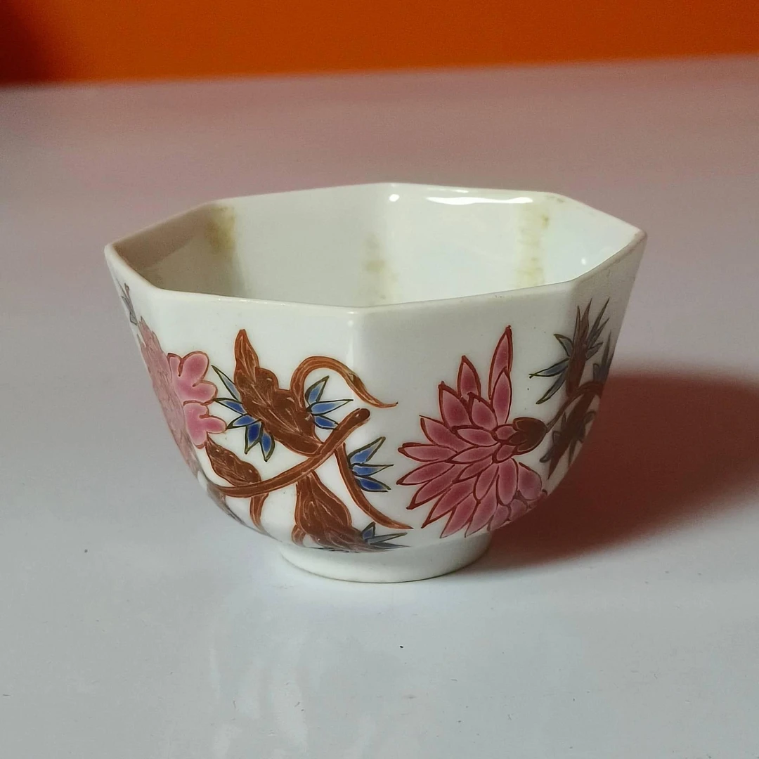 3598清晚期 粉彩花卉纹八棱杯