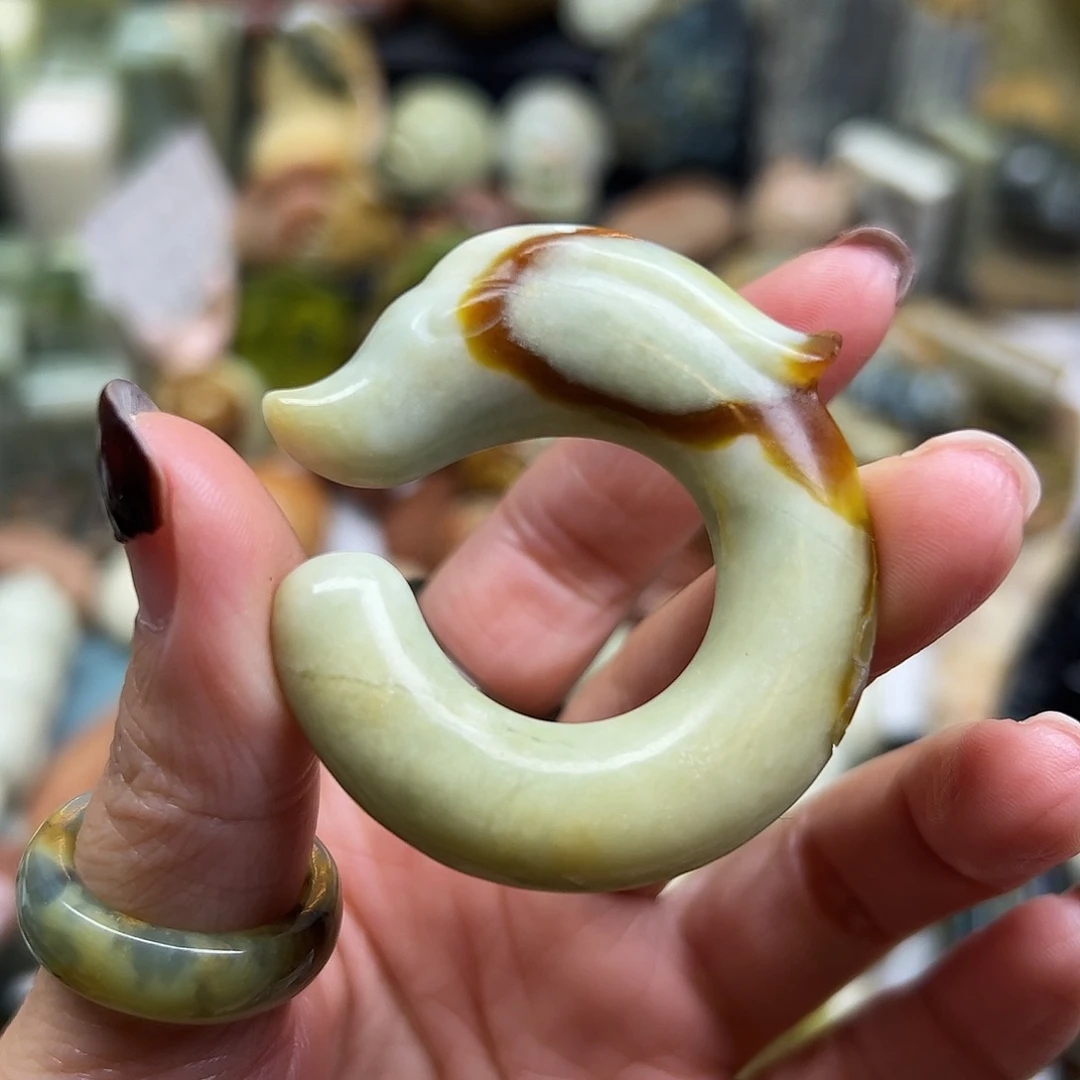 岫玉未镶嵌颈饰花玉血管玉猪龙有