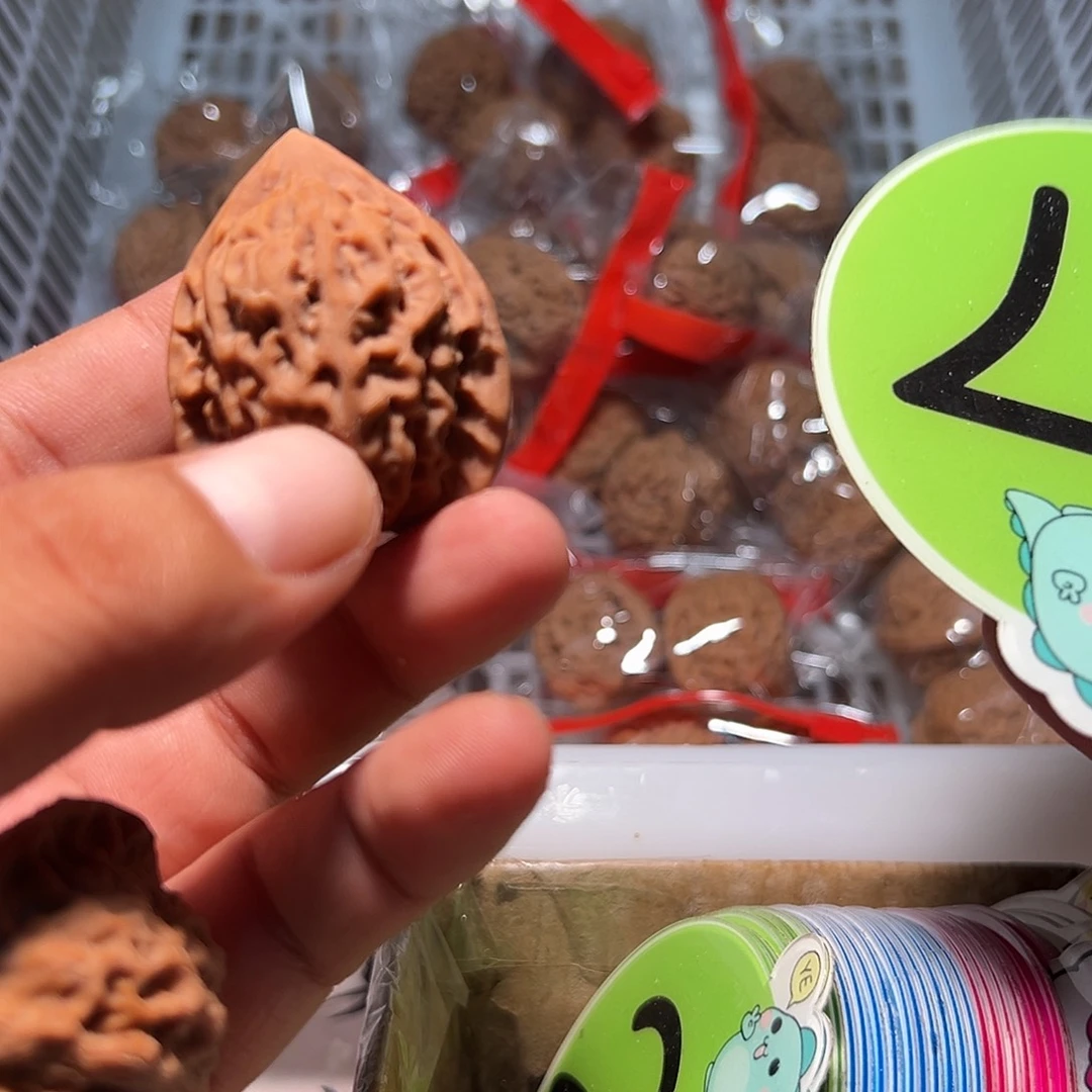 邮***己文玩核桃，绿色27号