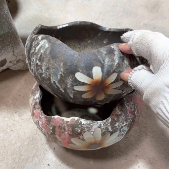 罐默认微瑕，有孔编号15-266