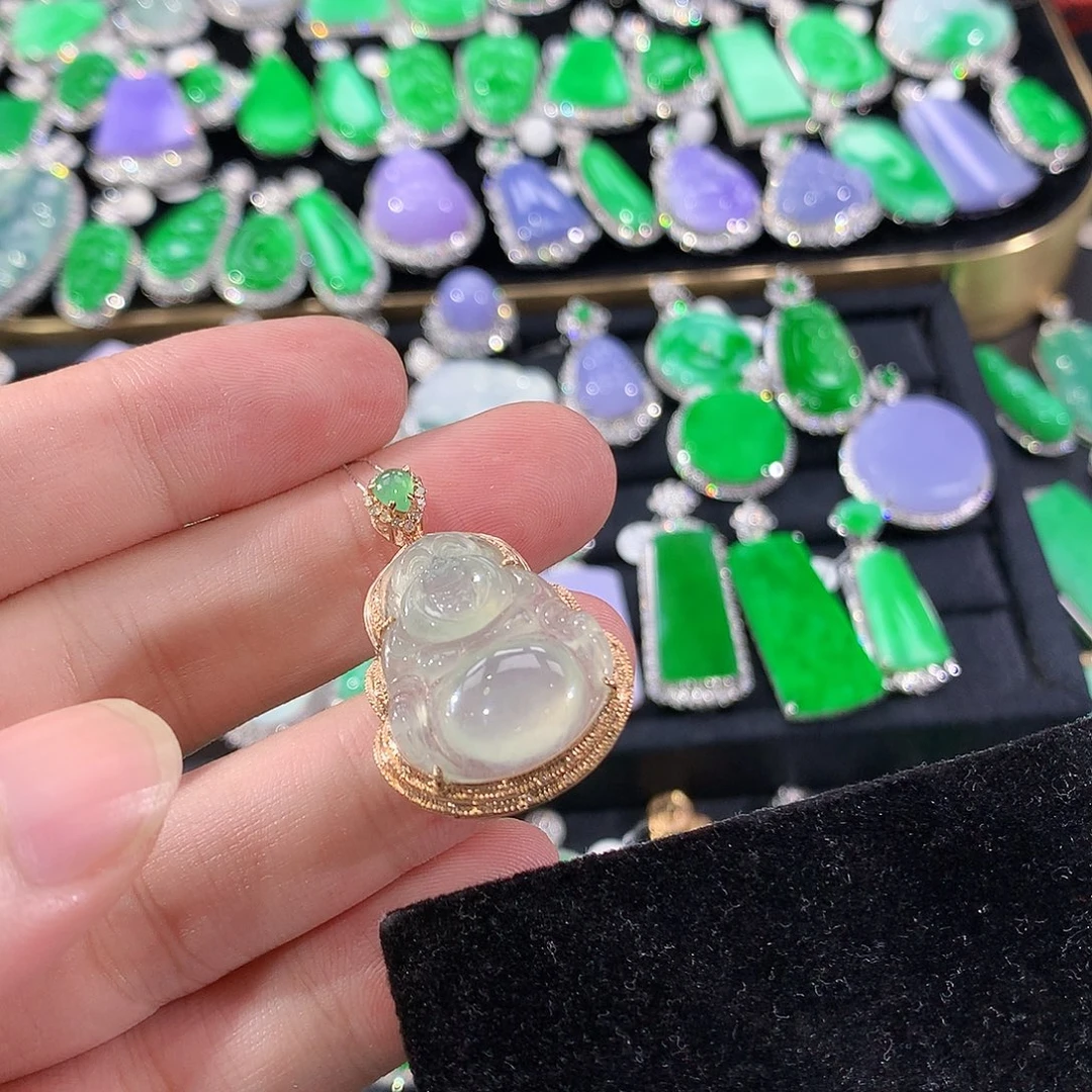 翡翠18K金镶嵌颈饰